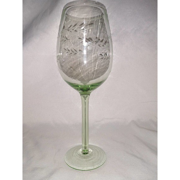 Green stemware etched wineglass set of 2 - Picture 2 of 5